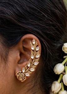 Elegant Gold Leaf Design Kundan Maang Tikka