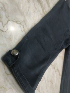 Black Denim Capri With Cute Button Ends And Pockets