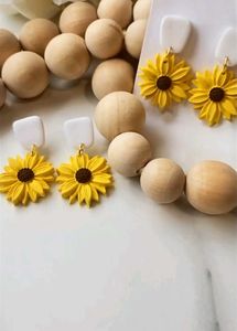 Eva Sunflower Dangle Earrings