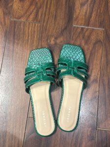 Stylish Emerald Green Snake Print Slides