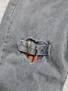 Cute Heart Detail Light Wash Jeans🫶🏻