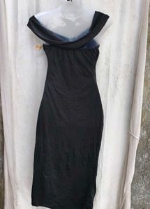 20238. Chic Black Off-Shoulder Ruched Midi Dress