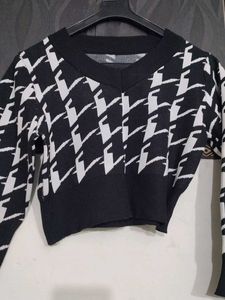 Stylish Black &amp; White Sweater