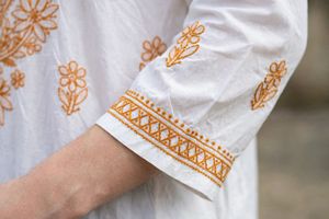 🌼✨ WHITE &amp; MUSTARD CHIKANKARI LONG KURTI