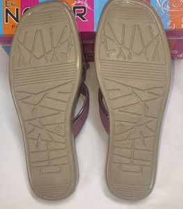 Stylish Embellished Flip Flops saindel