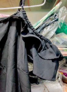 Chic Cold Shoulder Ruffle Black Dress