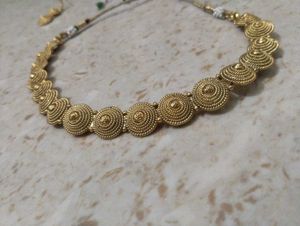 Elegant Gold Toned Necklace &amp; Earrings Set