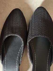 Elegant Black Pointed Toe Mules