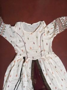 Elegant White Kurta with Maroon Panel