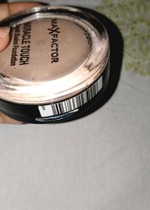 Max Factor Miracle Touch Foundation warm almond