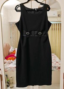 Chic Black Sleeveless Dress with Buckle Detail