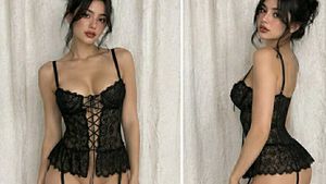 18109. Black Lace Corset with Garters