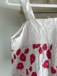 Sleeveless Red and white dress