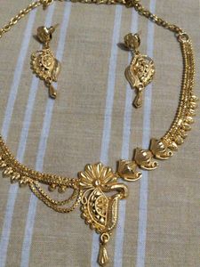 Elegant Gold Necklace &amp; Earring Set