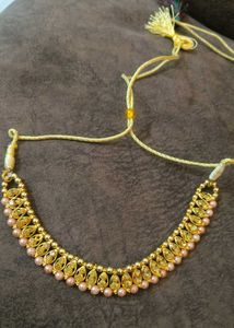 Elegant Gold-Tone Necklace with Pink Pearls
