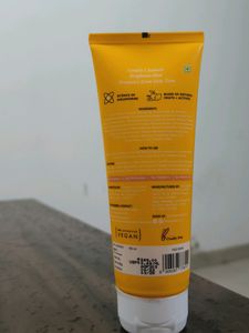 Aqualogica glow+ Smoothie Face Wash