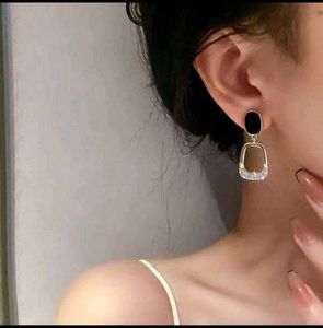Elegant Gold &amp; Black Drop Earrings