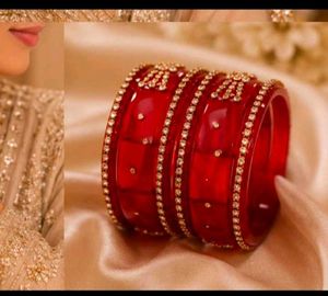 Beautiful Kangan Set