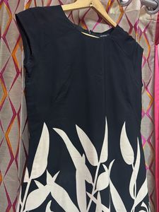 Chic Black &amp; White Leaf Print Dress