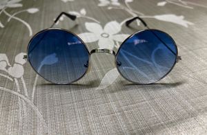 Blue round sunglasses