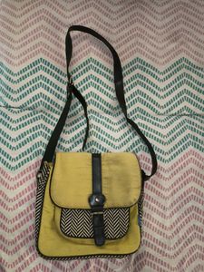 Chic Yellow & Black Herringbone Crossbody Bag