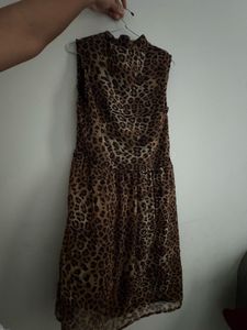 Chic Leopard Print Sleeveless Dress