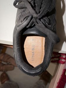 Stylish Black Luna Blu Sneakers