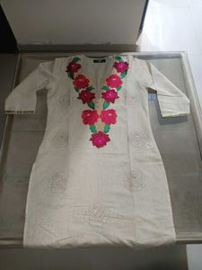 Beautiful Embroidered Kurta With Inner