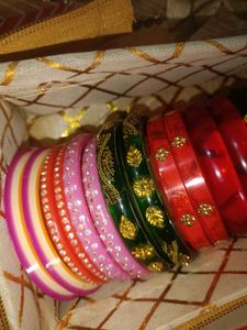 Beautiful Bangle Set for Women