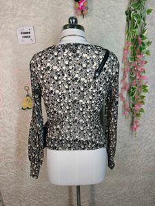 Chic Black &amp; White Print Wrap Top
