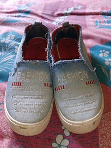 Fashionable Blue Denim Slip-ons