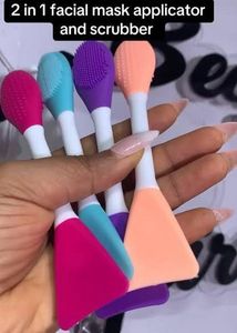2-in-1 Facial Mask Applicator & Scrubber
