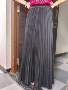 Elegant Pleated Maxi Skirt