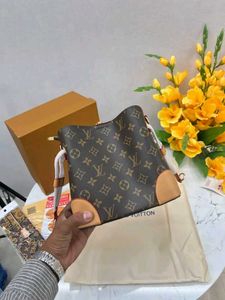 Stylish Louis Vuitton Bucket Bag