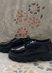 Authentic Amazon Shoes!! Like New Best Price..
