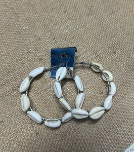 Unused Shell Earings With Freebie