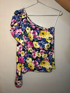 🔴CLEARANCE SALE 🔴 One-Shoulder Floral Top size S