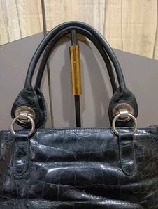 Chic Black Croc Embossed Handbag