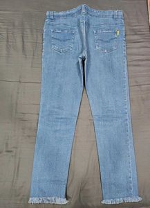Light Wash Frayed Hem Jeans