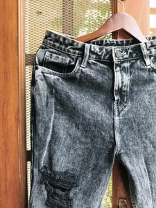 Distressed Wash Women's High rise Jeans