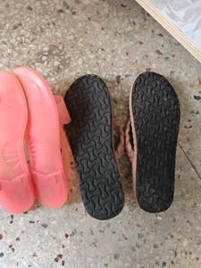 7 Flat Sandals