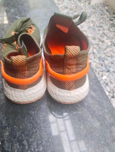 A Brand New Pair Walking/Jogging Shoes Size 7