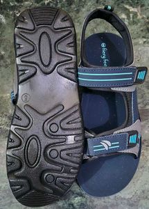 New Men sandal in size 5