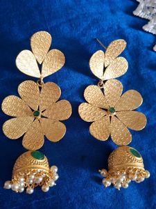 Elegant Gold Floral Jhumka Earrings