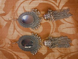 Big combo of 5 Earrings and pendant