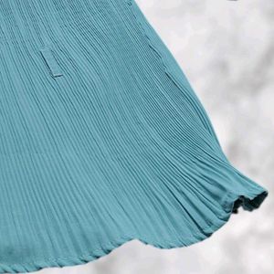 Chic Teal Top with Puffed Sleeves