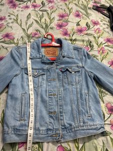 Classic Levi's Denim Jacket