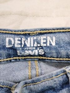 Straight Fit Jeans(Levi's, Denizen)(26)(Rugged)(Tucks Can Be Removed)