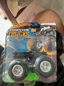 Hot Wheels Monster Trucks Batmobile