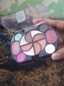 3layered NEW makeup Kit